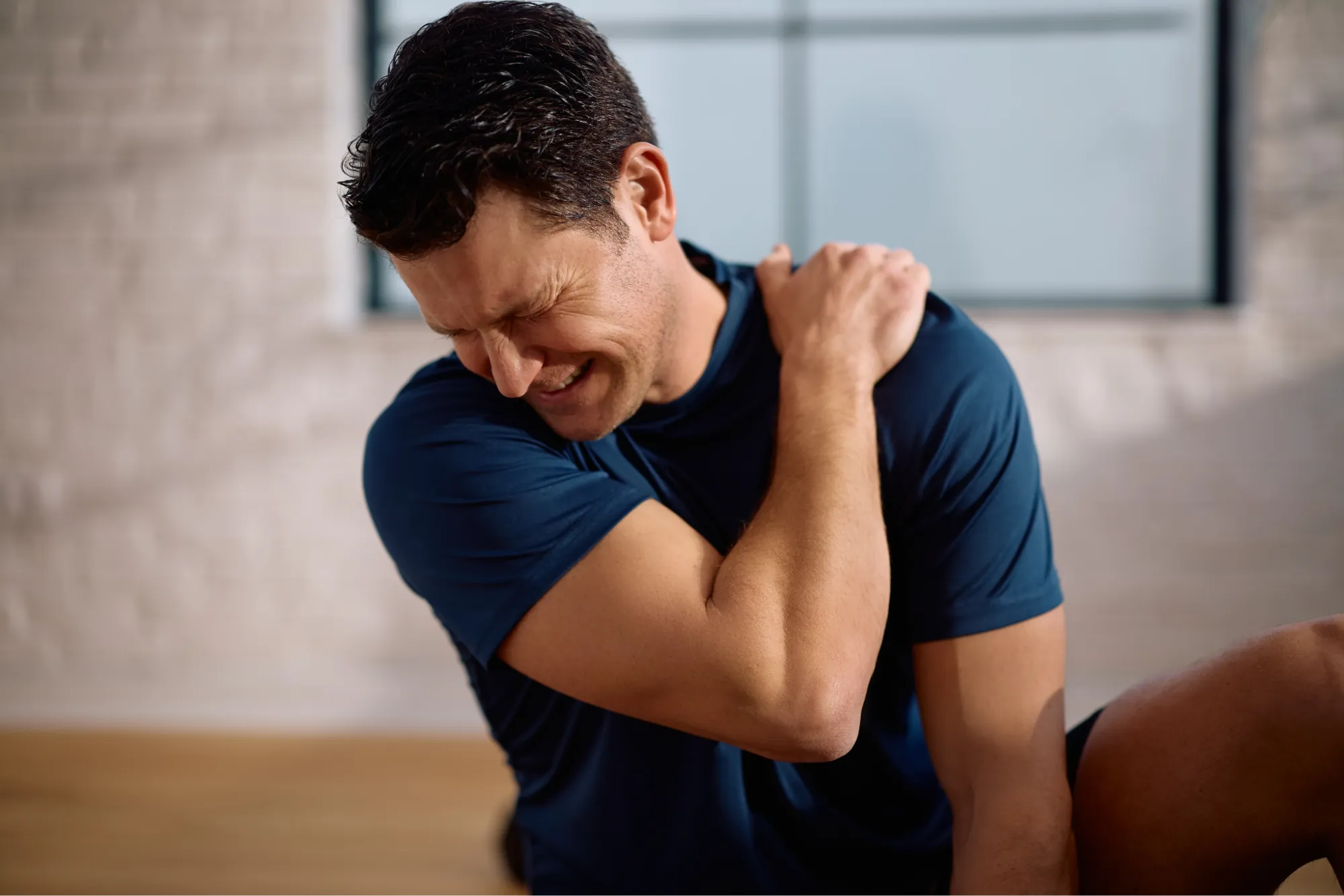 patient suffering from frozen shoulder